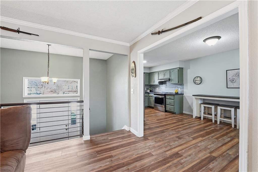 1505 Emerald Circle — photo 4