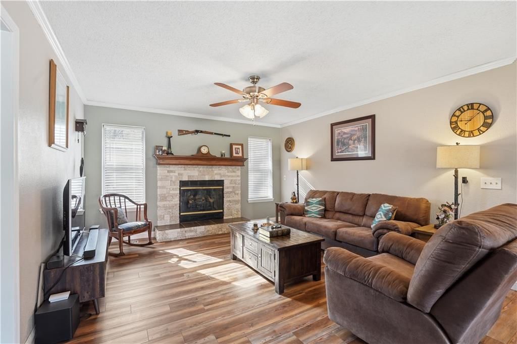 1505 Emerald Circle — photo 5