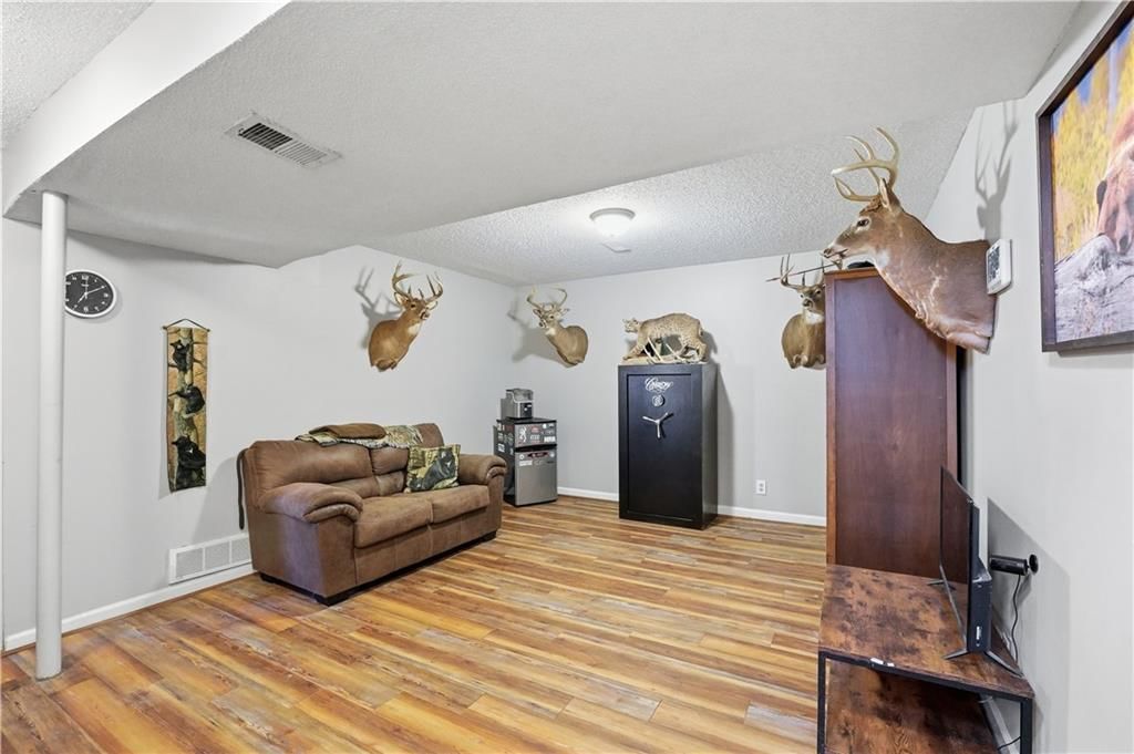 1505 Emerald Circle — photo 16
