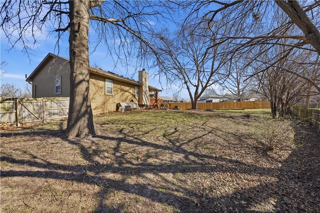 1505 Emerald Circle — photo 21