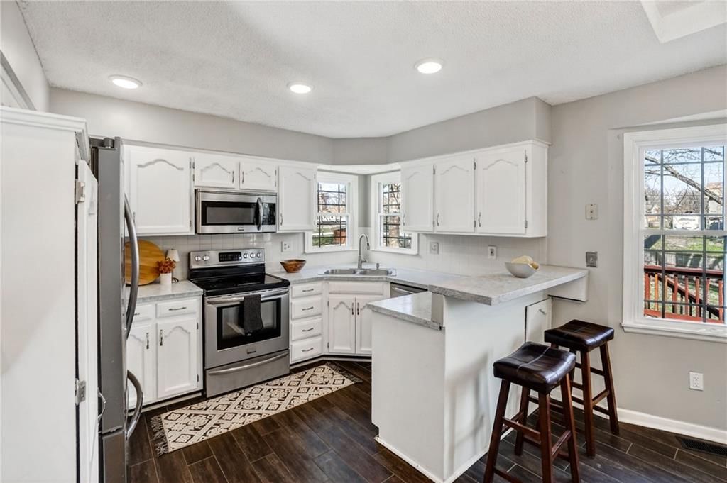 16205 Speaker Avenue — photo 9