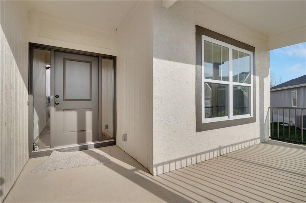 300 SW Hawthorne Court — photo 3