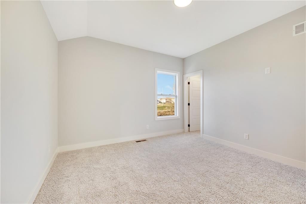 300 SW Hawthorne Court — photo 36