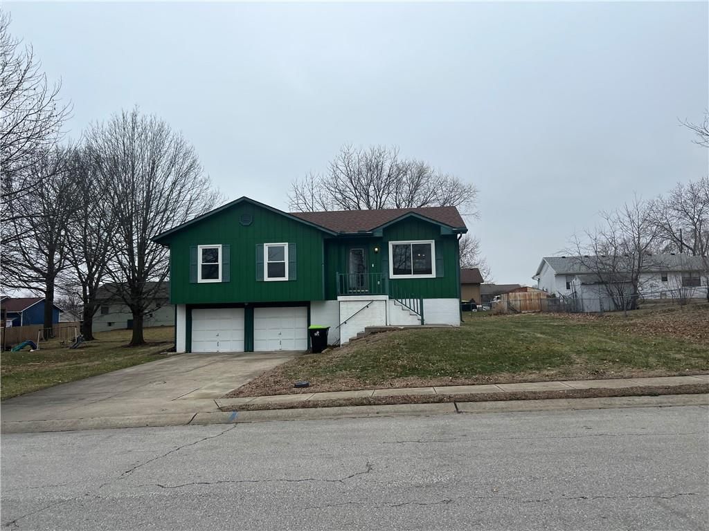 606 Younger Drive, Harrisonville, MO