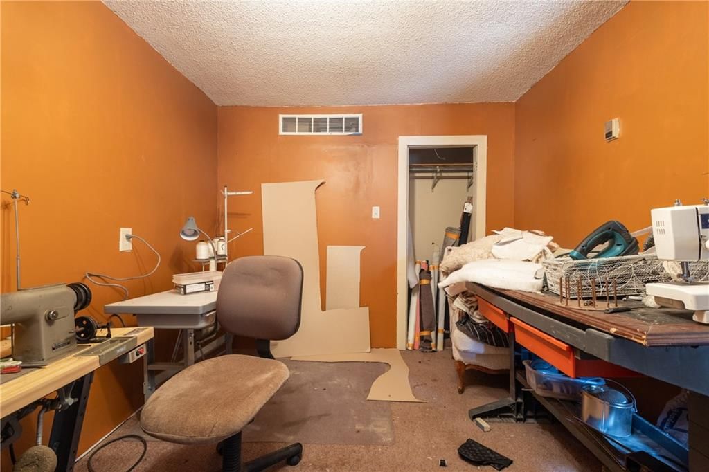 2707 Maple Avenue — photo 30