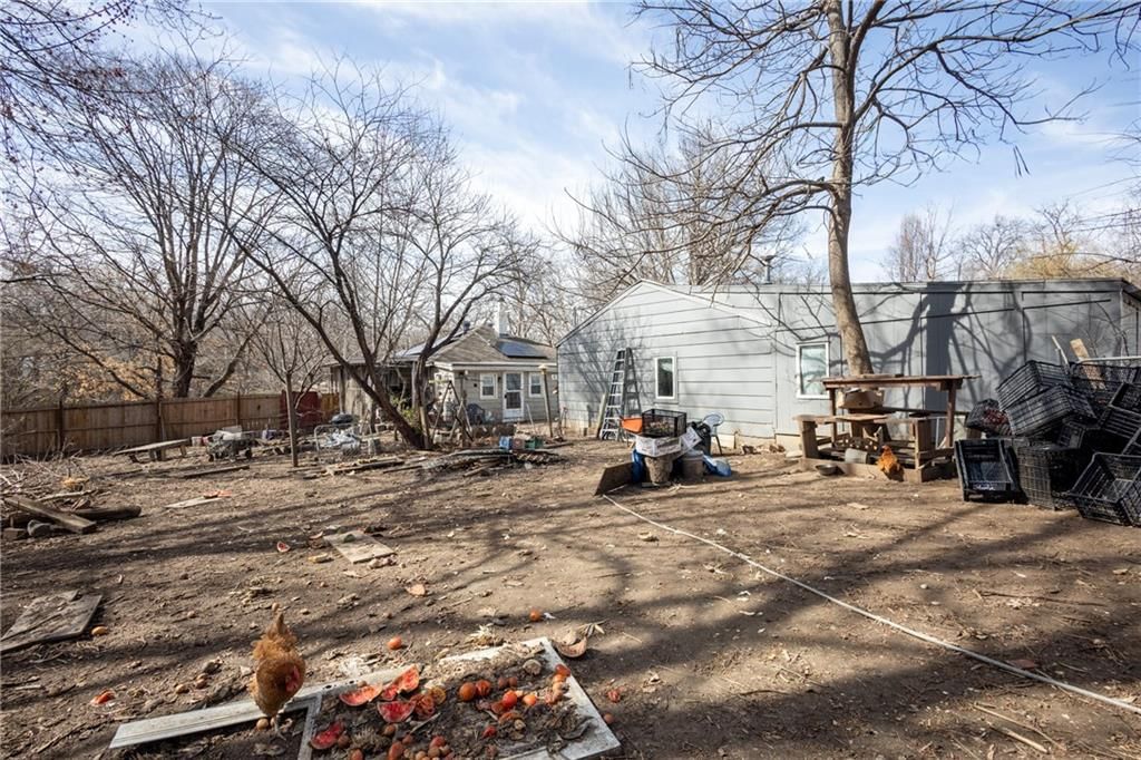 2707 Maple Avenue — photo 33