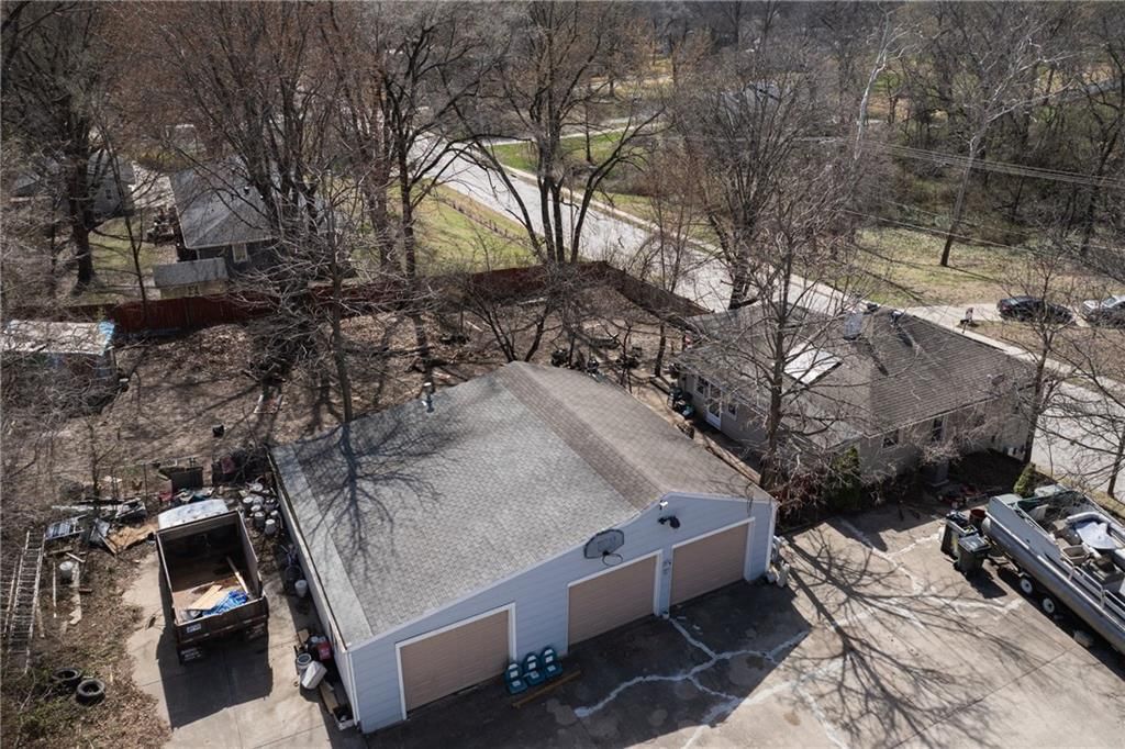 2707 Maple Avenue — photo 37