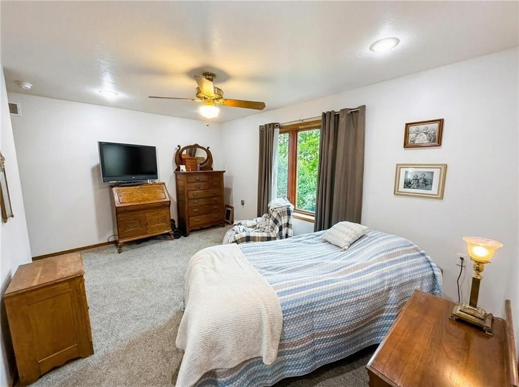 622 W EDWARDS Street — photo 9