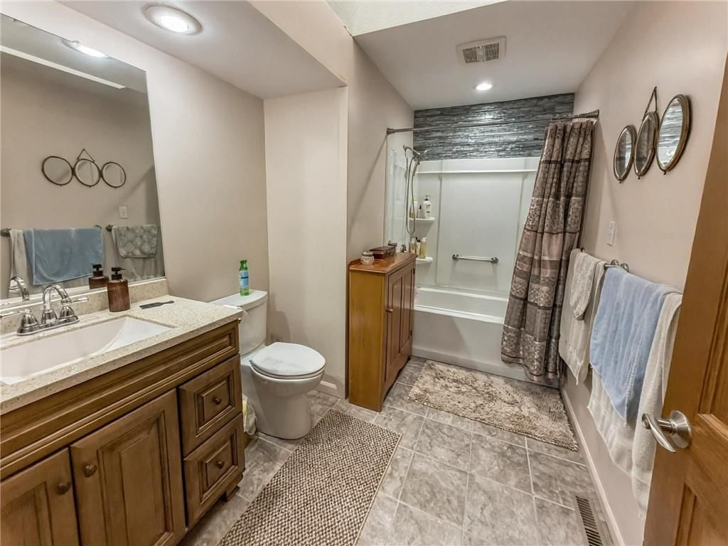 622 W EDWARDS Street — photo 11