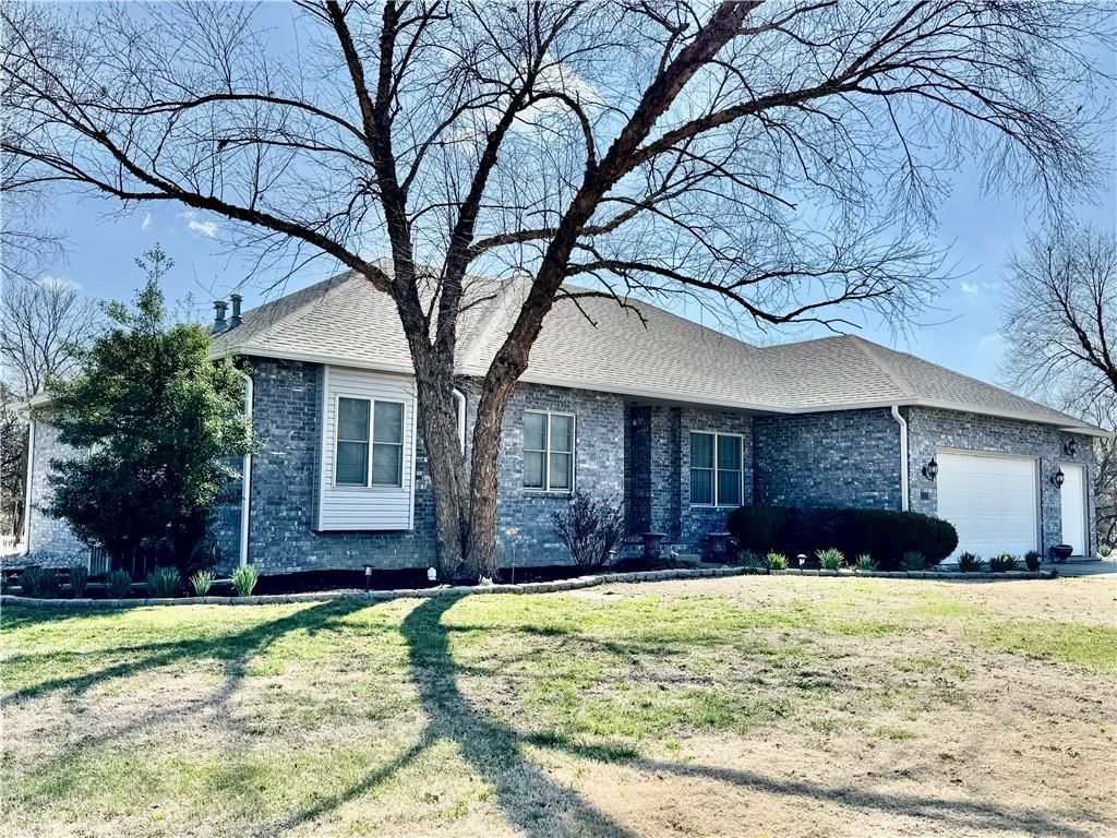 611 Deer Trail — photo 1