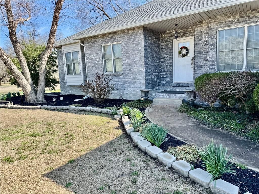 611 Deer Trail — photo 3