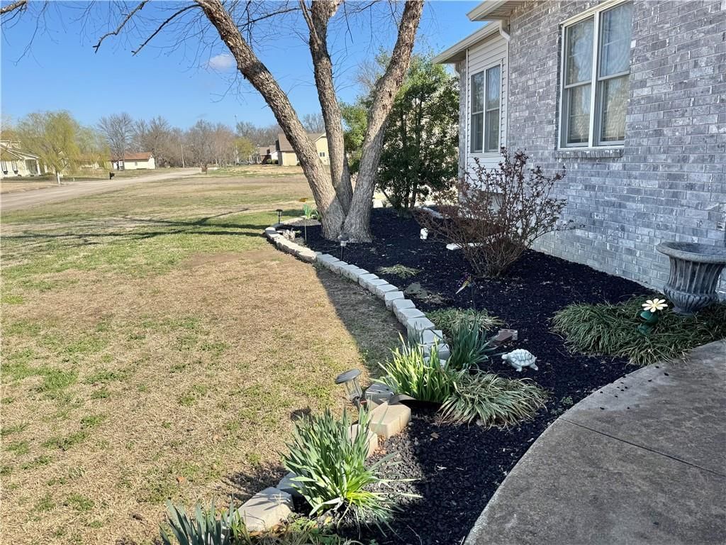 611 Deer Trail — photo 4