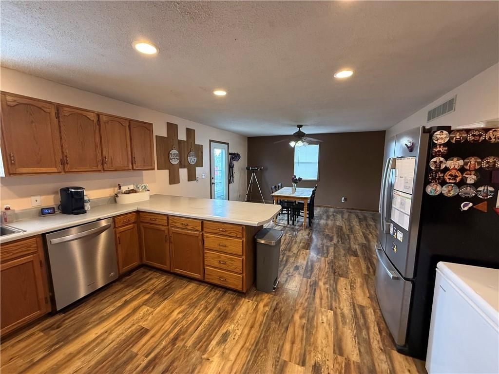 23257 Locust Street — photo 8