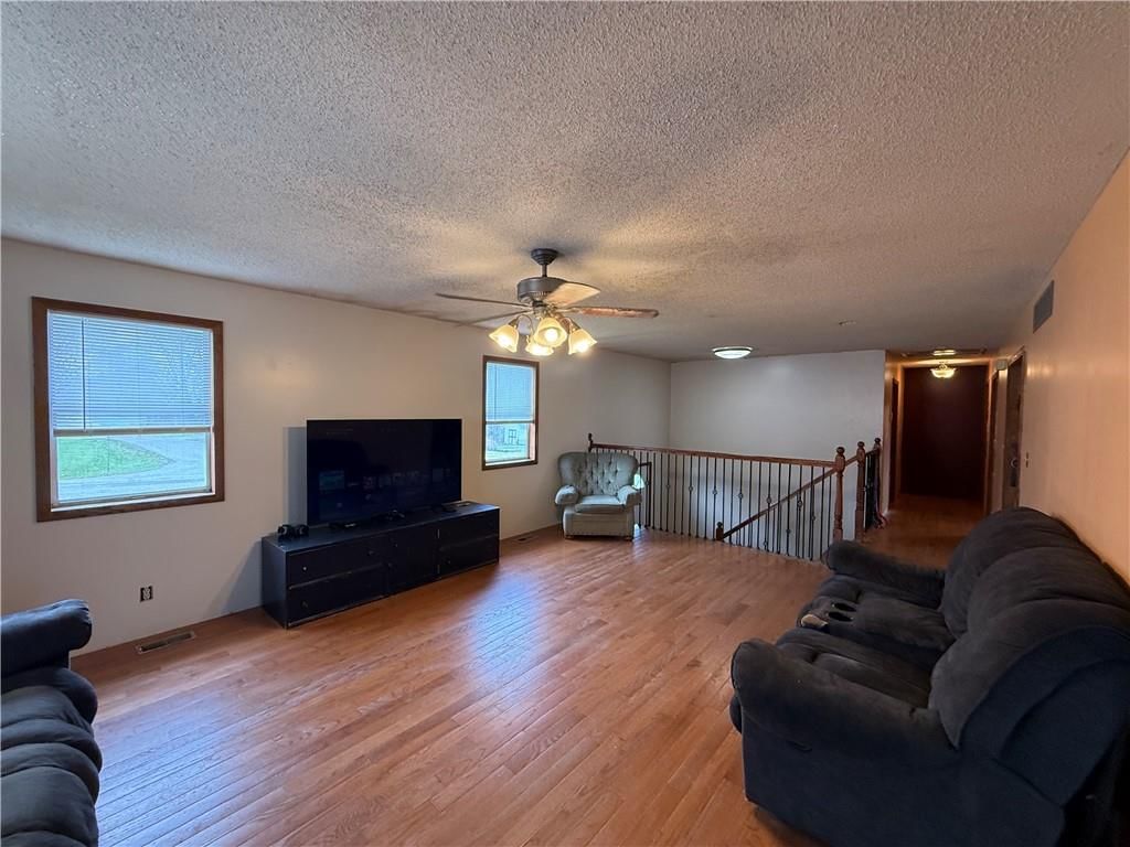 23257 Locust Street — photo 10