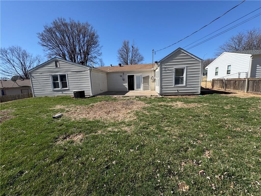 2305 Castle Lane — photo 2