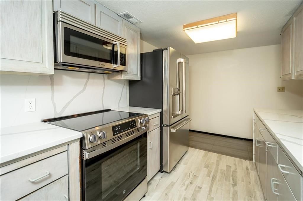 2713 W 24th Terrace — photo 11