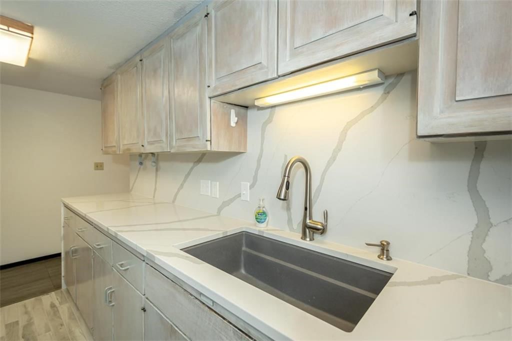2713 W 24th Terrace — photo 12