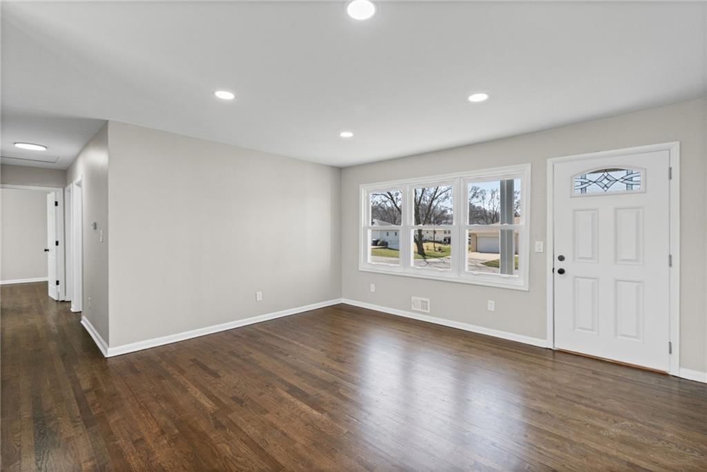 8921 N Charlotte Street — photo 4