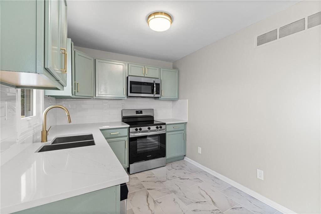 8921 N Charlotte Street — photo 7
