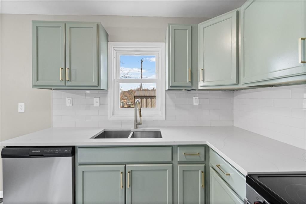 8921 N Charlotte Street — photo 8
