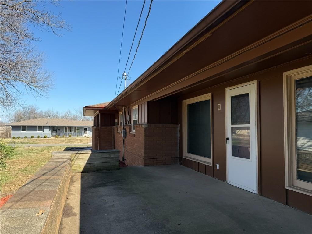 904 N High Street — photo 15