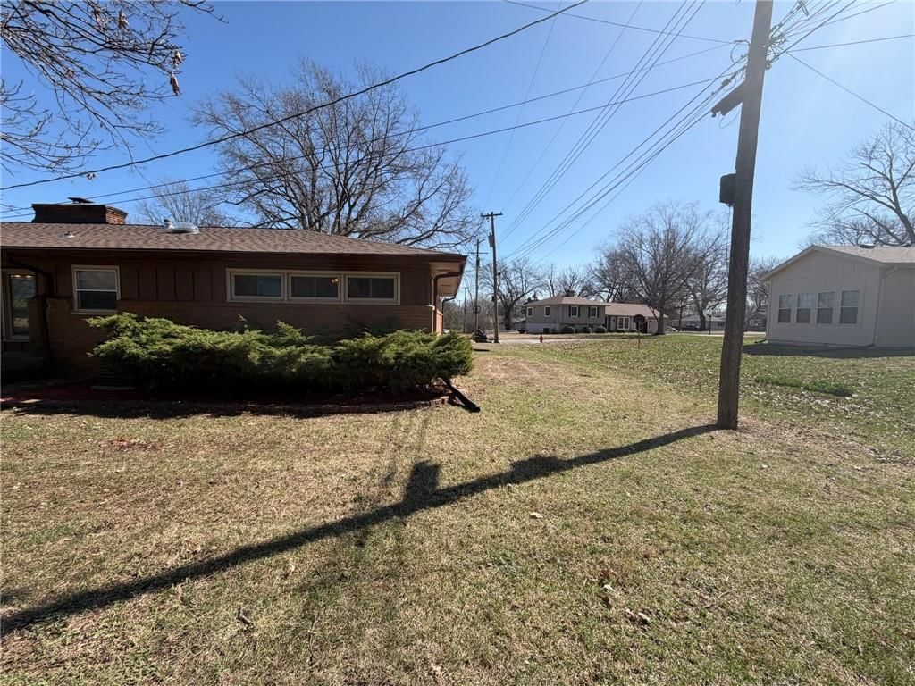 904 N High Street — photo 17