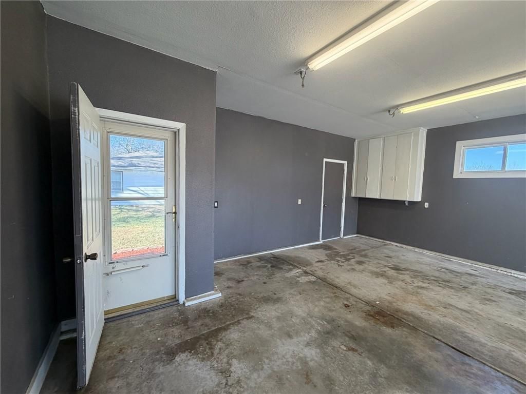 904 N High Street — photo 37