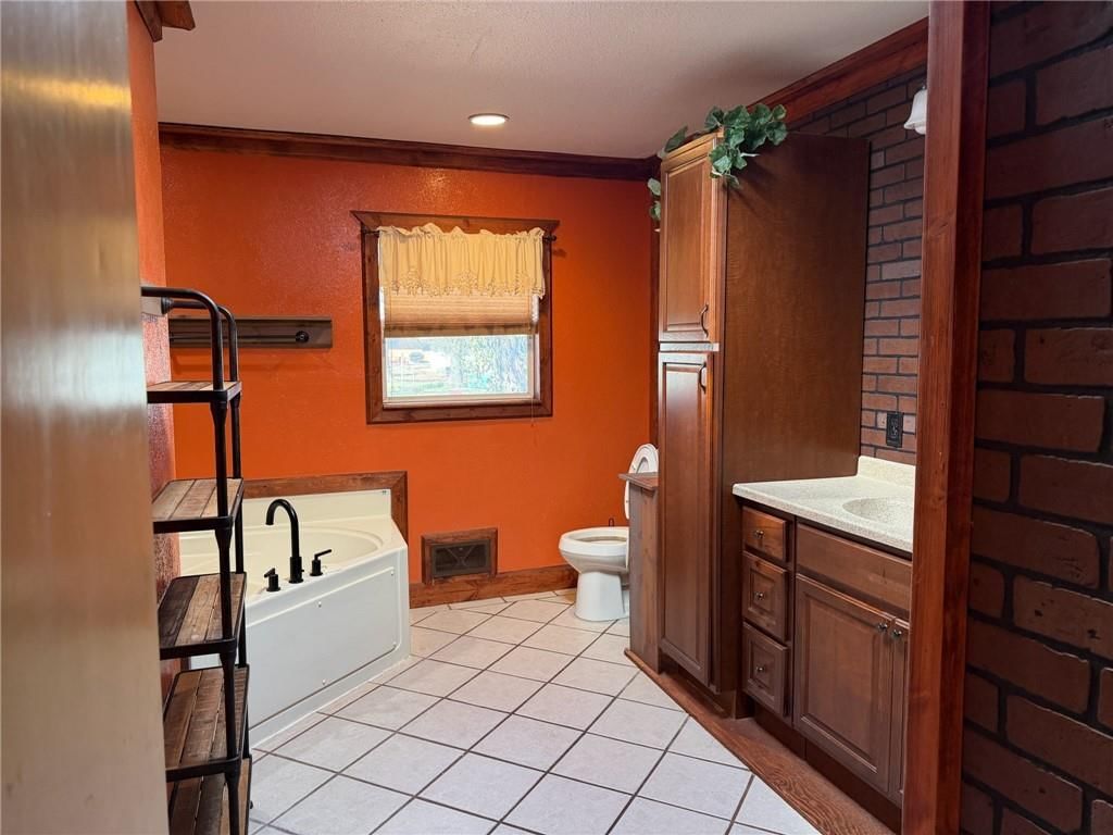 904 N High Street — photo 54