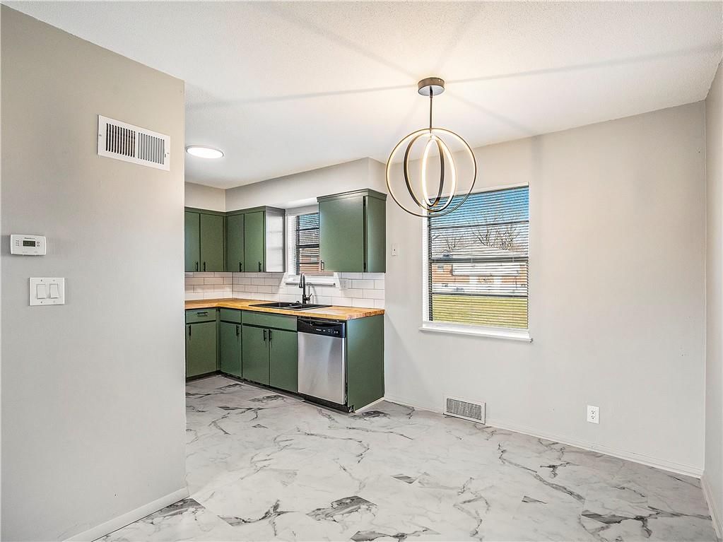 510 NE Florence Avenue — photo 14