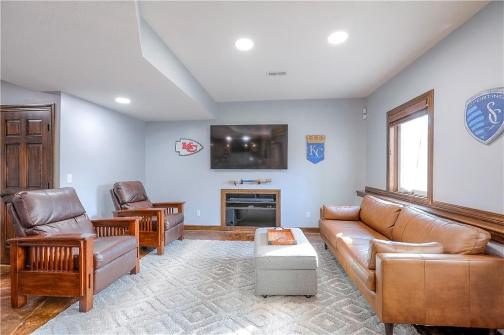 4418 Silverheel Street — photo 34