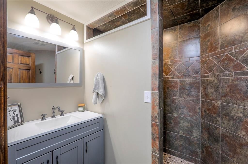 4418 Silverheel Street — photo 38