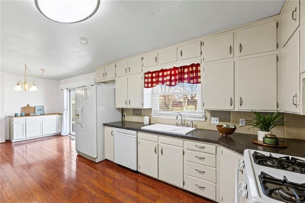 1310 S Poplar Street — photo 15