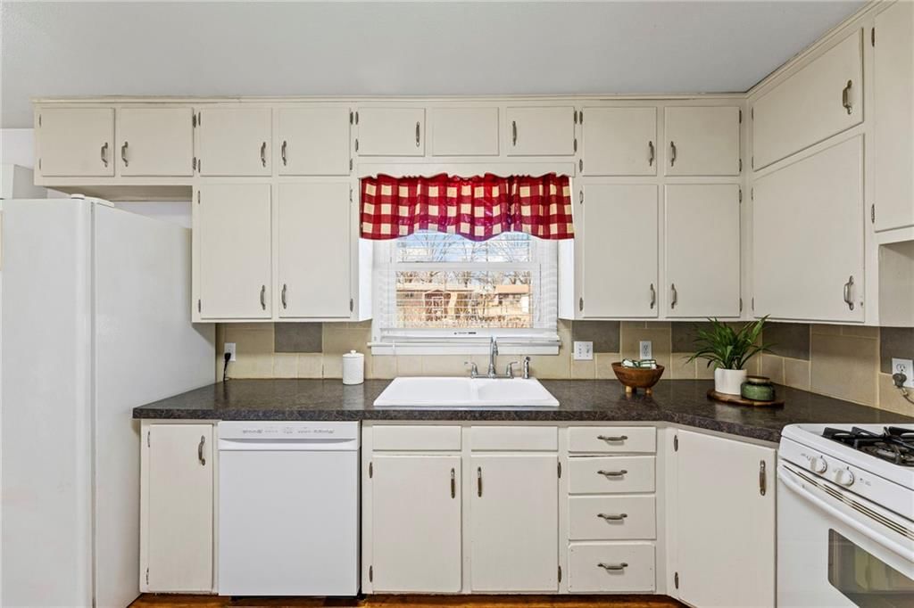 1310 S Poplar Street — photo 16