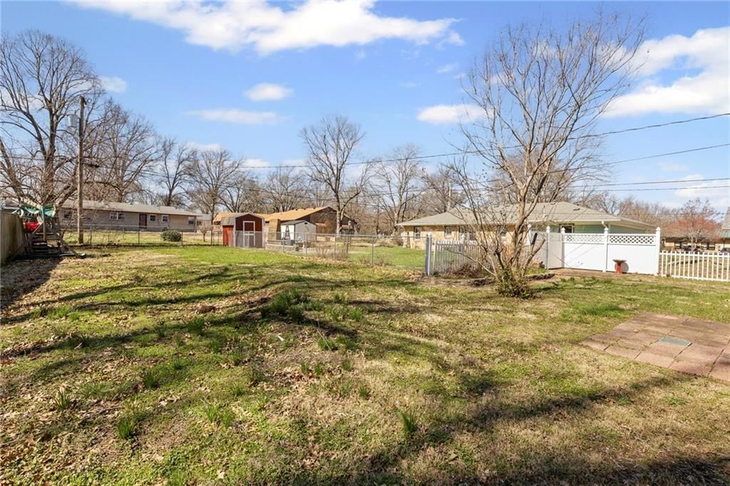 1310 S Poplar Street — photo 36