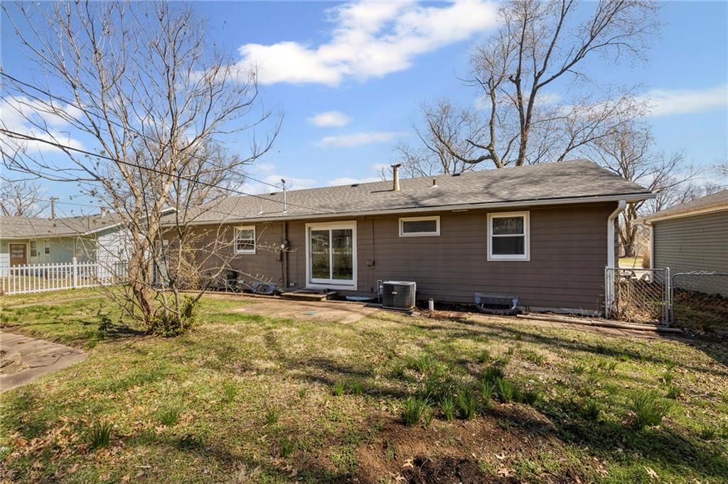 1310 S Poplar Street — photo 39