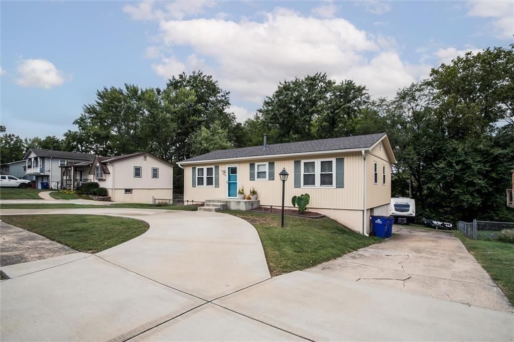 508 NE Richardson Place — photo 2