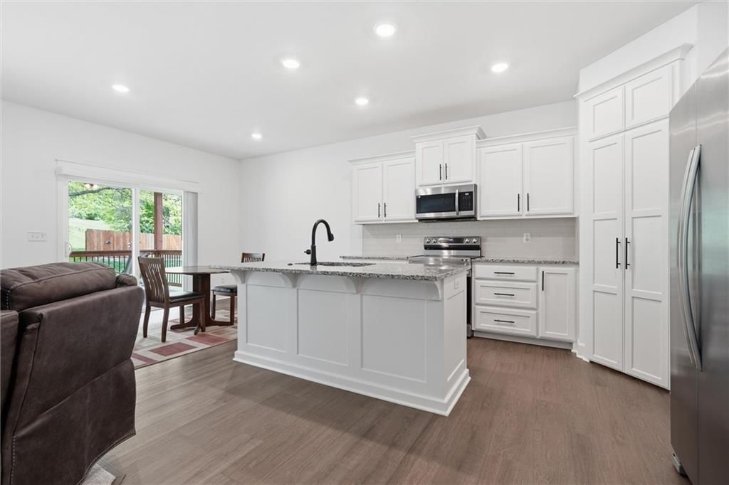 204 S MARIMACK Court — photo 9