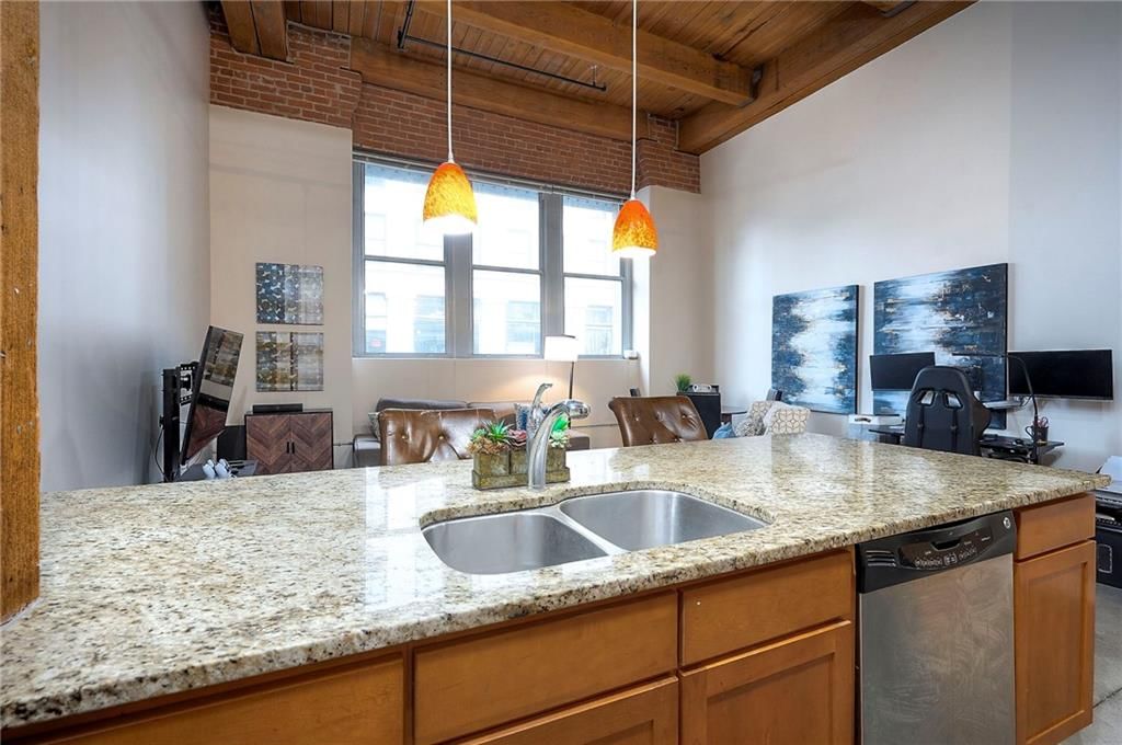 712 Broadway Boulevard — photo 12