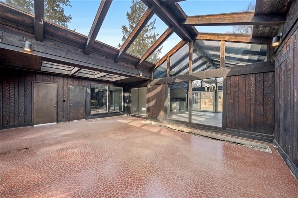 1304 Limit Street — photo 5