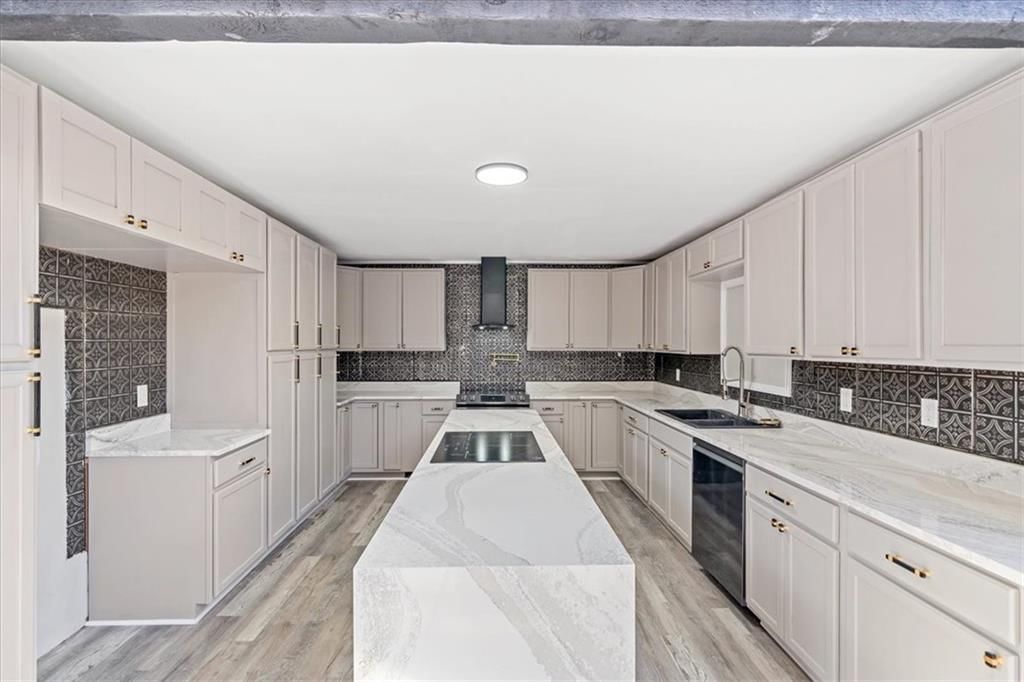 1304 Limit Street — photo 8