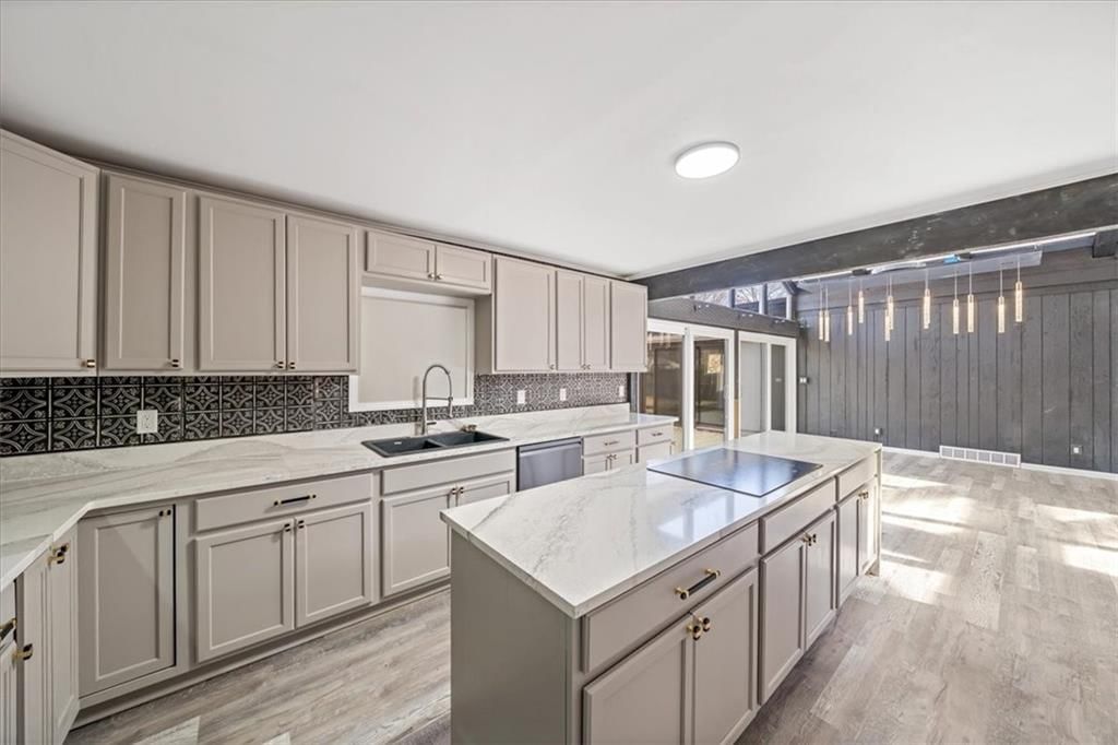 1304 Limit Street — photo 10