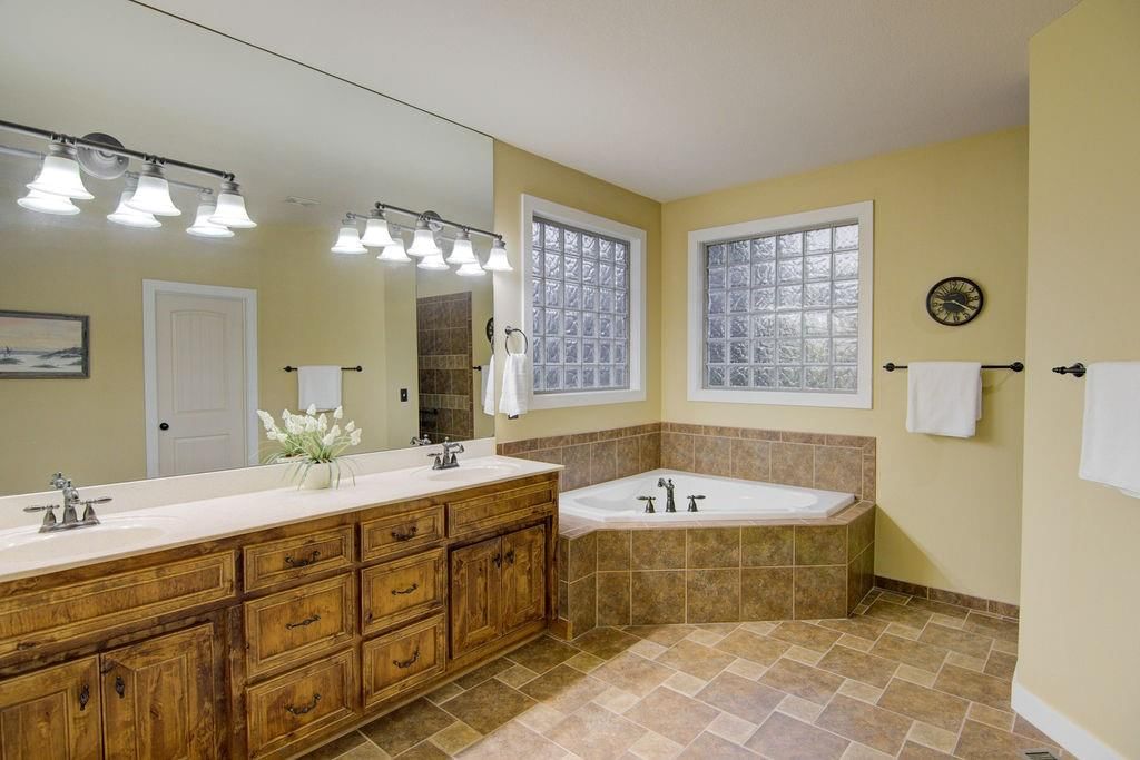 6819 Woodstock Court — photo 27