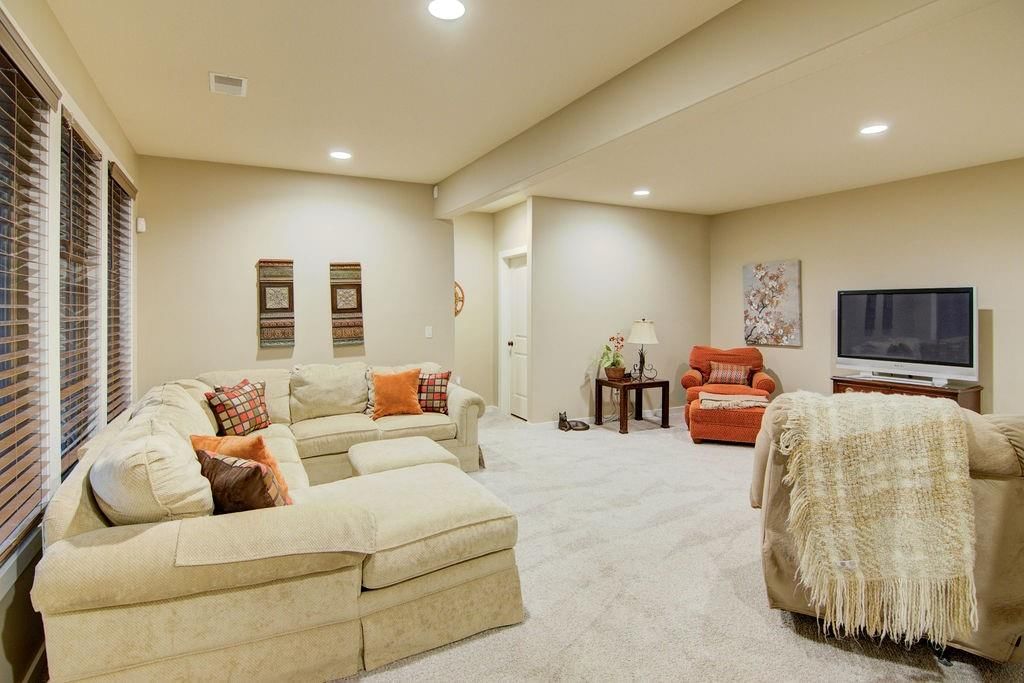 6819 Woodstock Court — photo 36