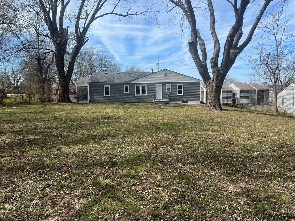 7923 James A Reed Road — photo 23