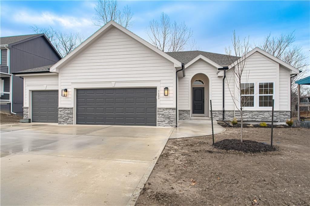 11809 N Wheeling Avenue, Kansas City, MO
