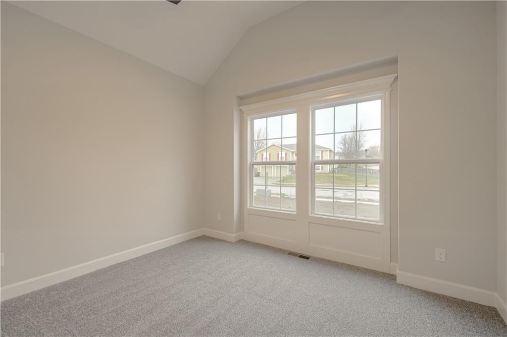 11809 N Wheeling Avenue — photo 25