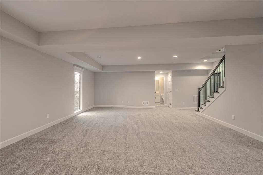 11809 N Wheeling Avenue — photo 30