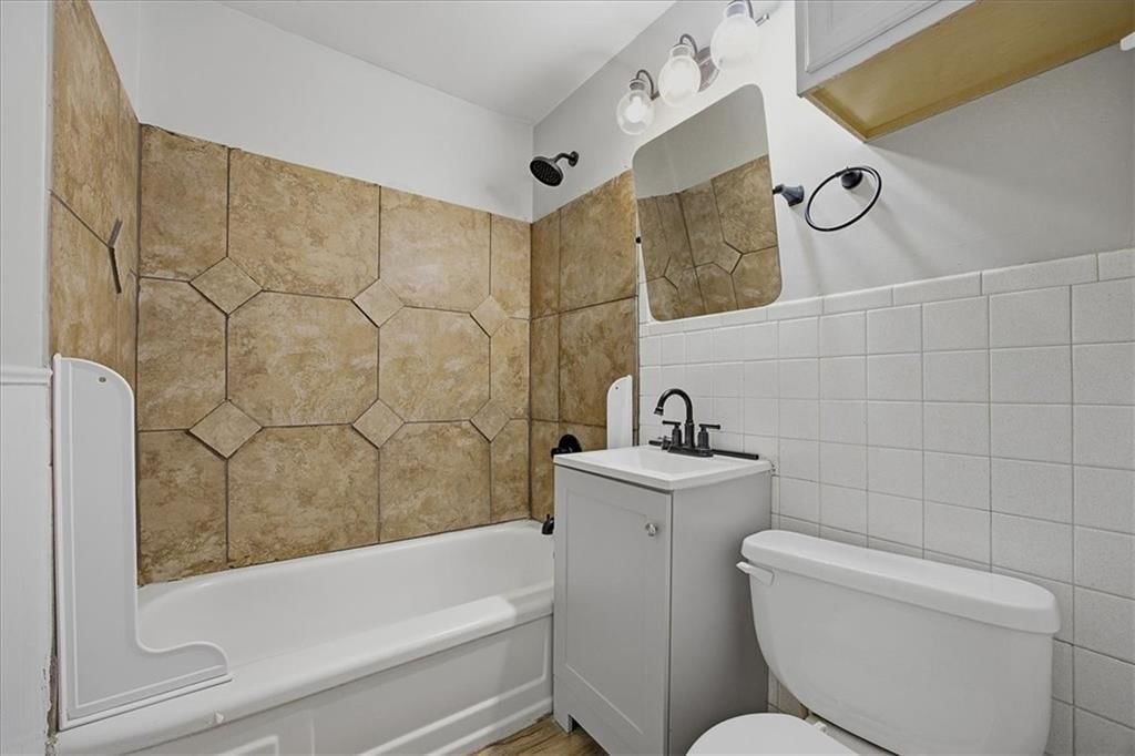 5910 N Park Avenue — photo 8