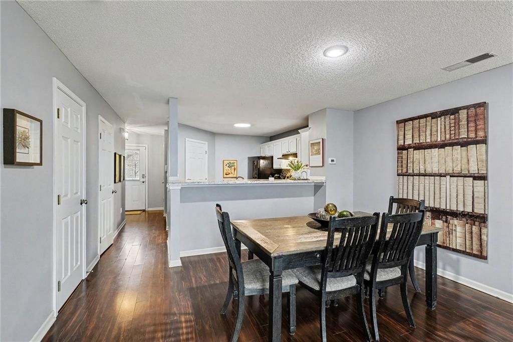 5444 N Fairmount Avenue — photo 8