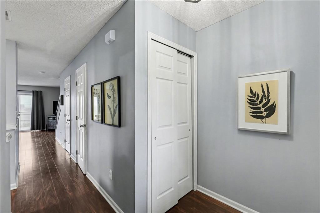 5444 N Fairmount Avenue — photo 14